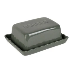 Beurrier En Grès Romarin - Dulci 6 Beurrier En Grès Romarin - Dulci -Magasin De Vaisselle Pour La Maison beurrier en gres romarin dulci 40937 40937 DET01 WEB