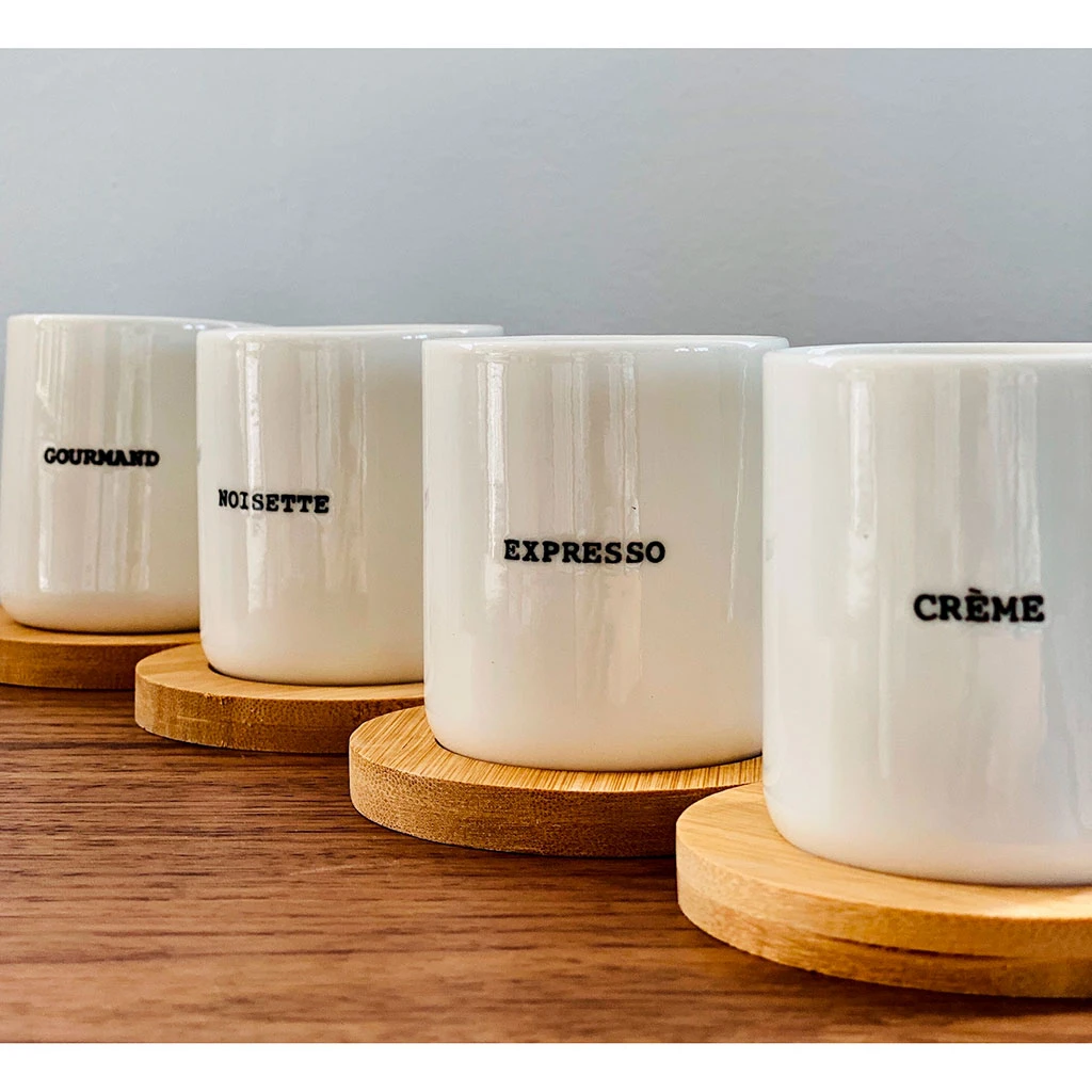 Coffret 4 Tasses En Faïence Blanc Avec Soucoupes En Bois 10cl 2 Coffret 4 Tasses En Faïence Blanc Avec Soucoupes En Bois 10cl – Image 2