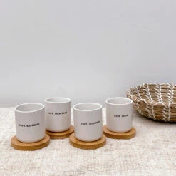 Coffret 4 Tasses En Faïence Blanc Avec Soucoupes En Bois 10cl 5 Coffret 4 Tasses En Faïence Blanc Avec Soucoupes En Bois 10cl -Magasin De Vaisselle Pour La Maison coffret 4 tasses en faience blanc avec soucoupes en bois 10cl 688240 688240 FRN03 WEB